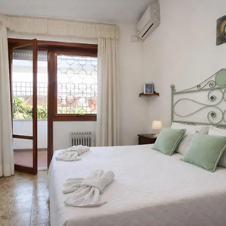 Villa Summertime Walking Distance From The Sea With Garden *