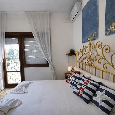 Summertime Walking Distance From The Sea With Garden