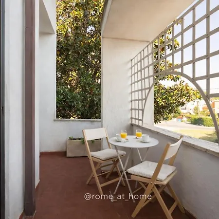 Summertime Walking Distance From The Sea With Garden Villa