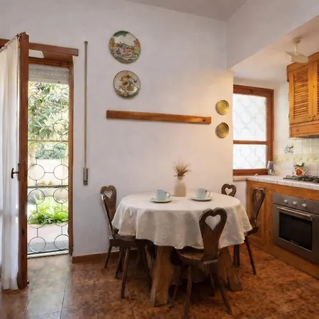 Villa Summertime Walking Distance From The Sea With Garden *