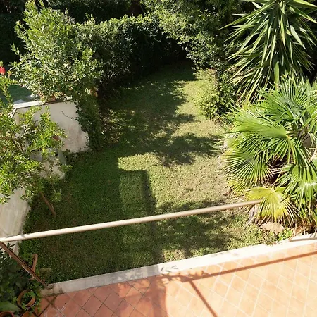 Summertime Walking Distance From The Sea With Garden *