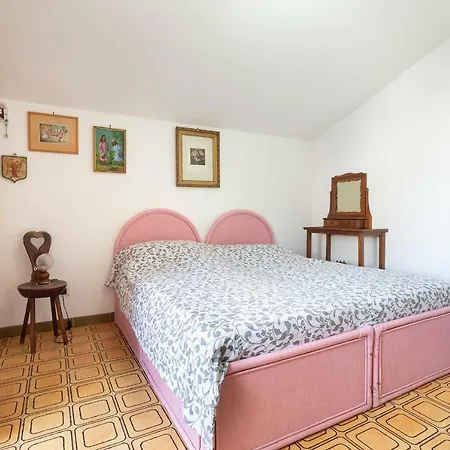 Villa Summertime Walking Distance From The Sea With Garden *