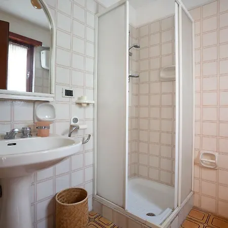 Villa Summertime Walking Distance From The Sea With Garden